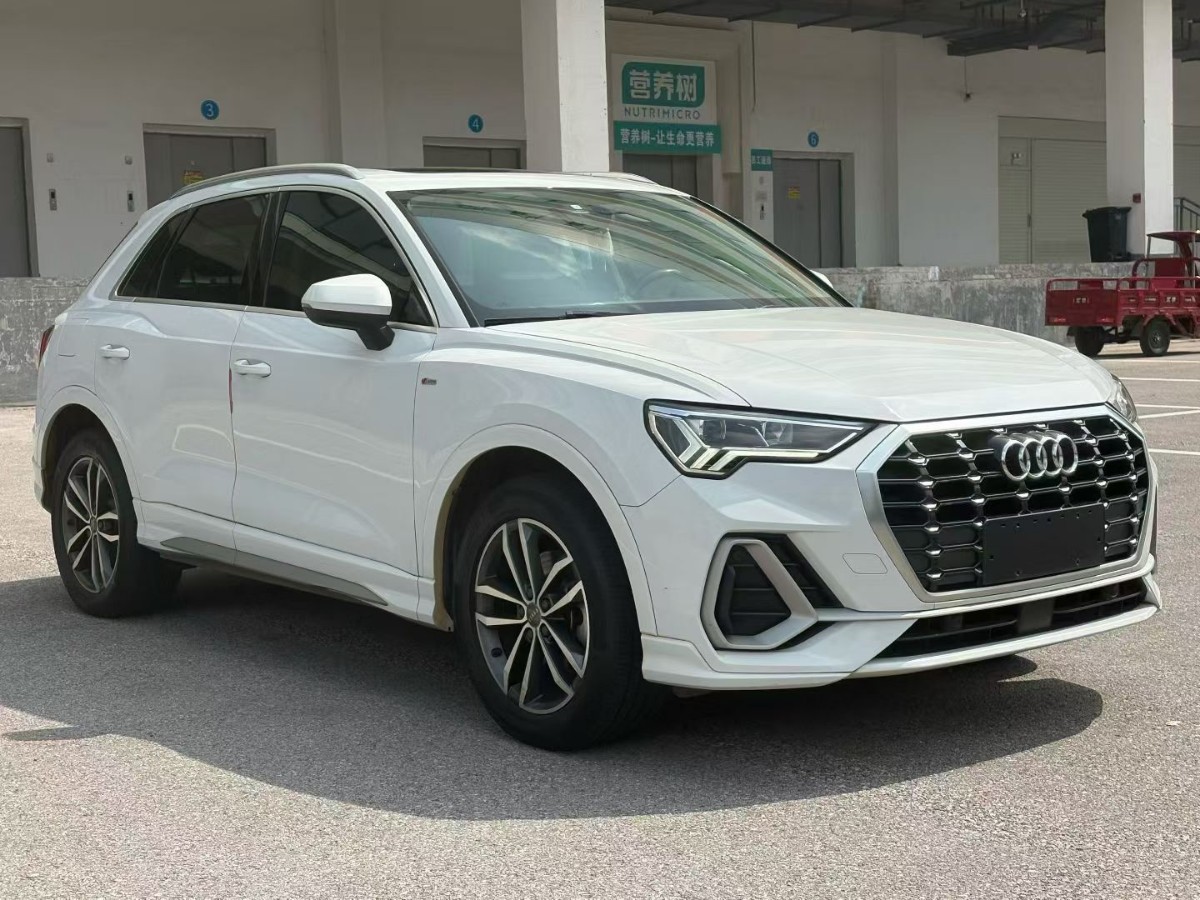 Audi Q3 2020 car image #6