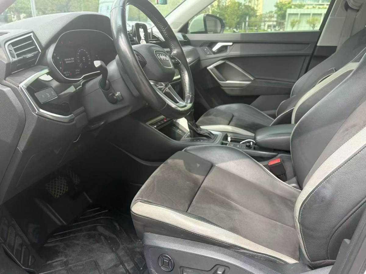 Audi Q3 2020 car image #5