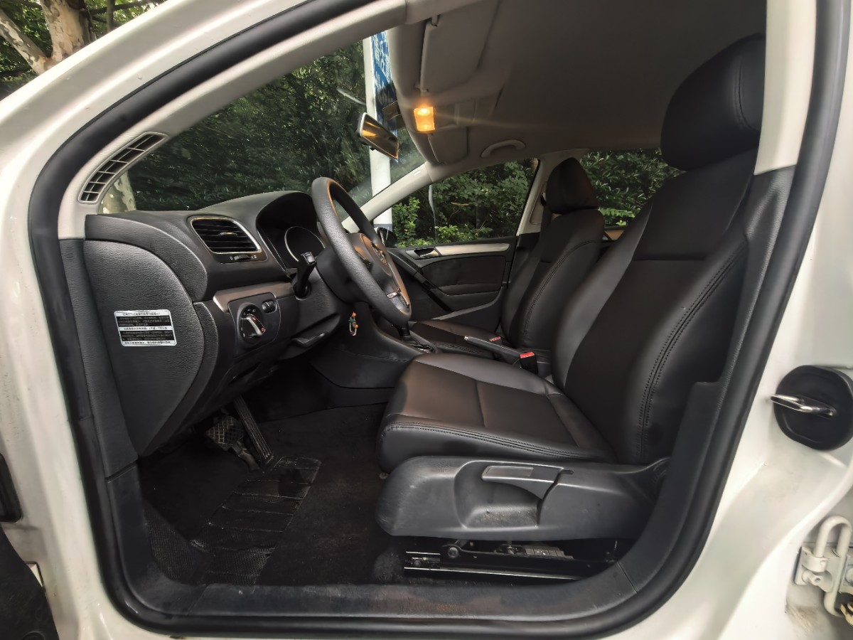 Volkswagen Golf 2013 car image #8