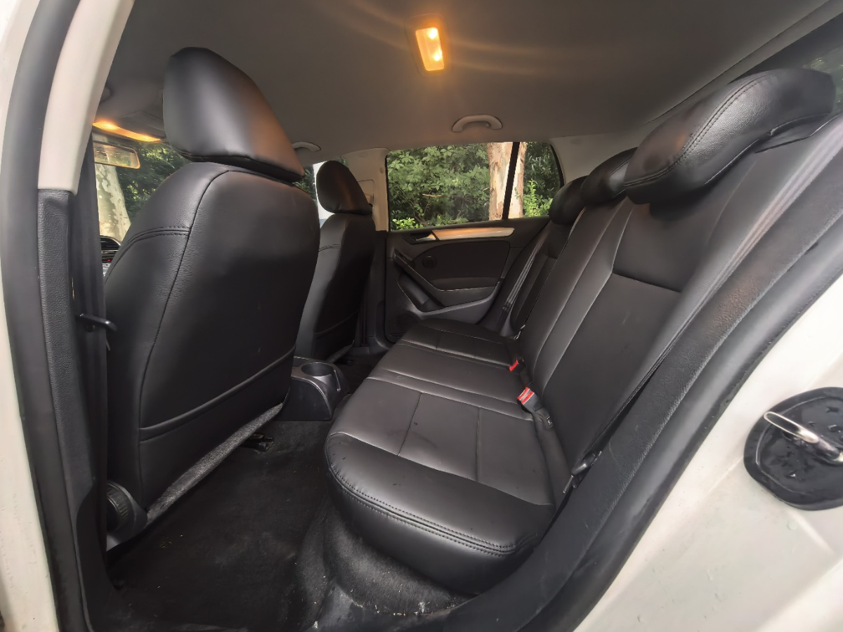 Volkswagen Golf 2013 car image #6