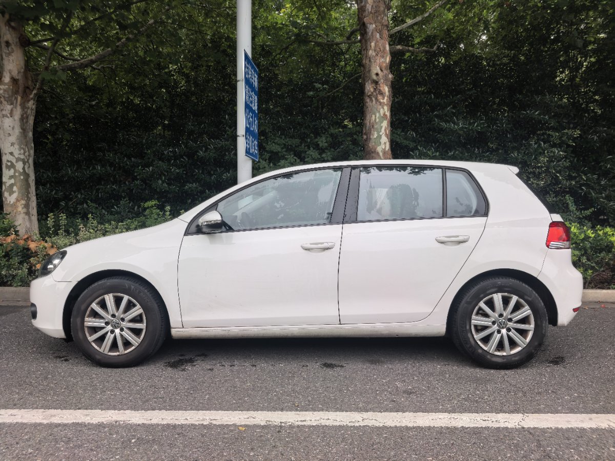 Volkswagen Golf 2013 car image #9