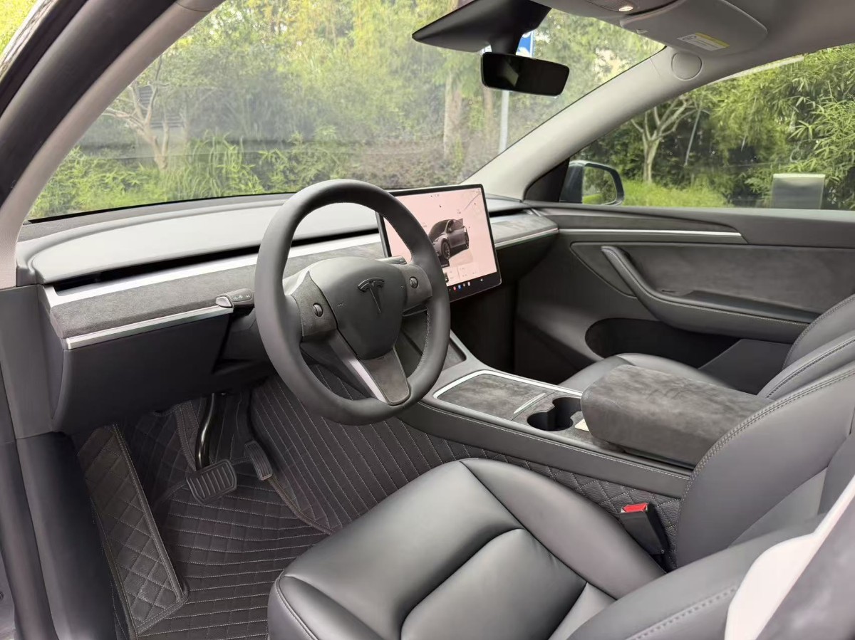 Tesla Model Y 2024 #6 Tesla Model Y 2024 car image #6
