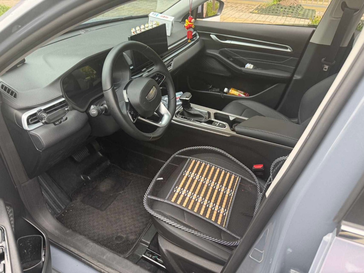 GEELY Emgrand 2026 car image #4