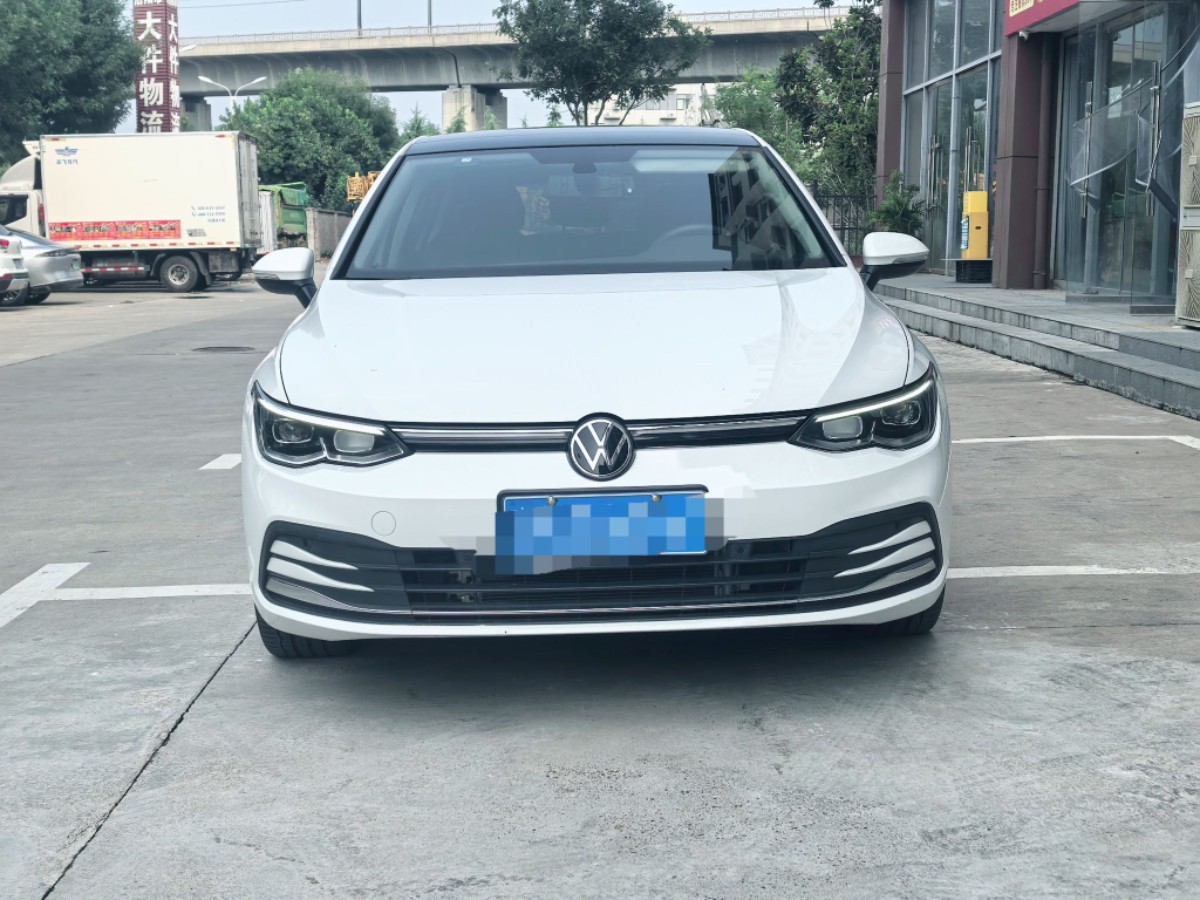 Volkswagen Golf 2022 car image #2