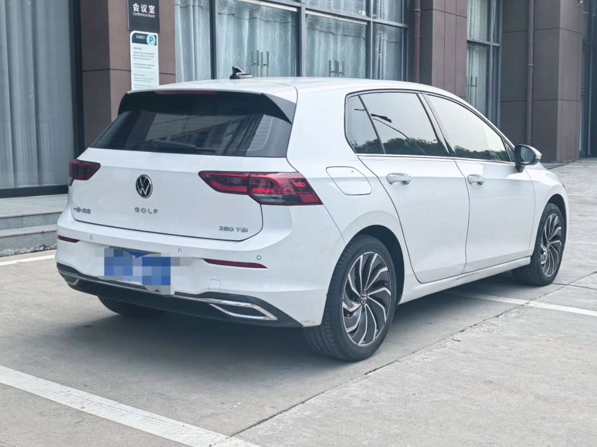Volkswagen Golf 2022 car image #4
