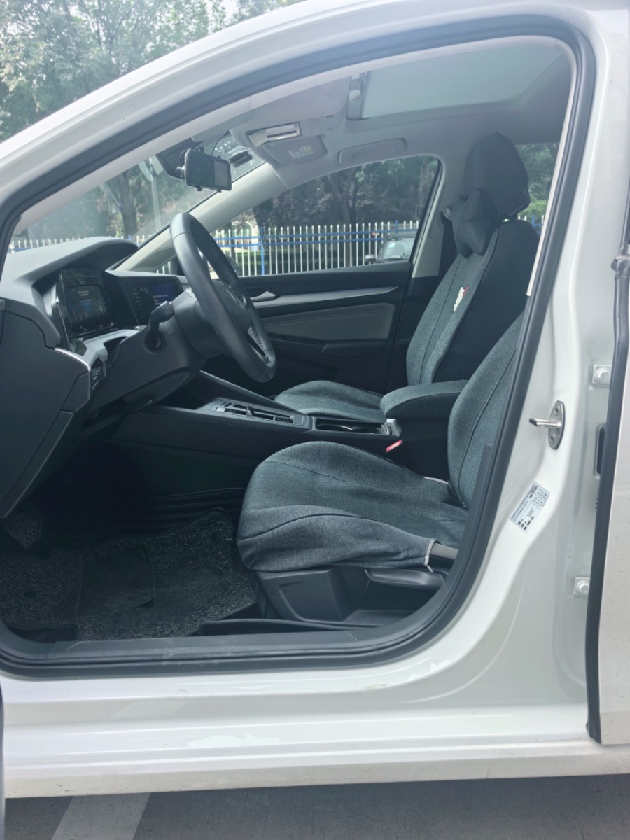 Volkswagen Golf 2022 car image #7