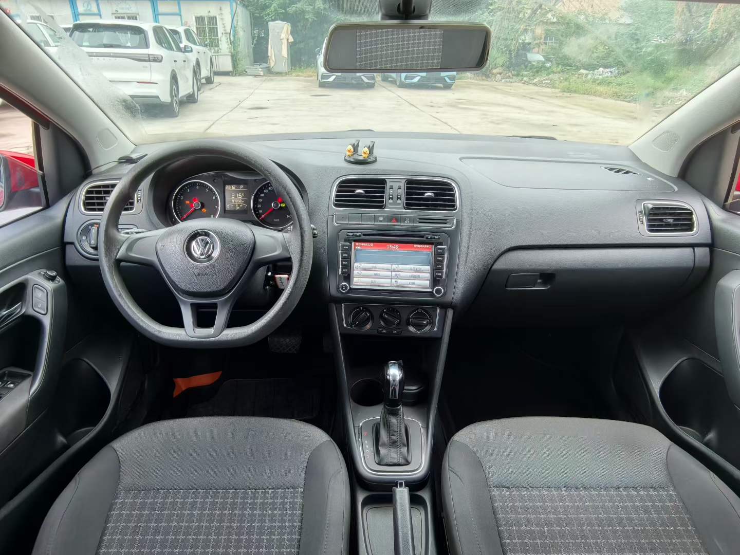 Volkswagen Polo 2015 car image #6