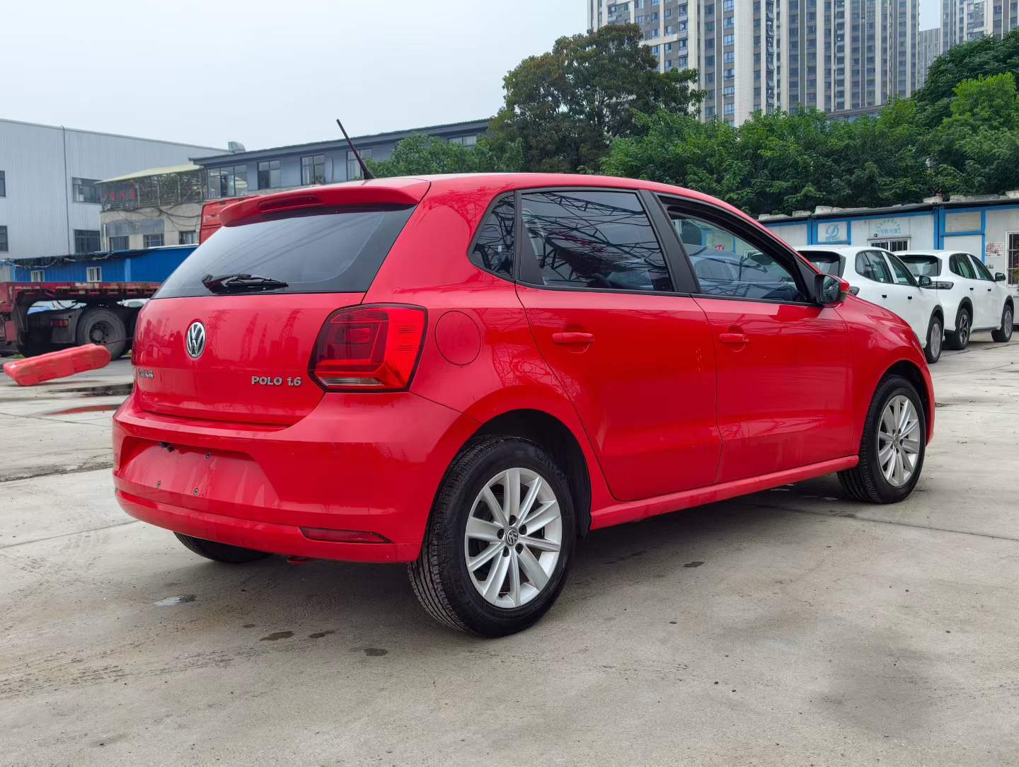 Volkswagen Polo 2015 car image #10
