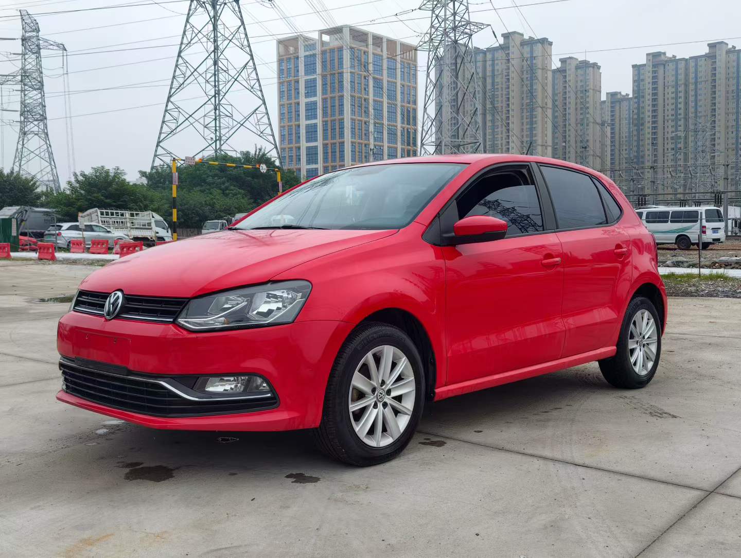 Volkswagen Polo 2015 car image 