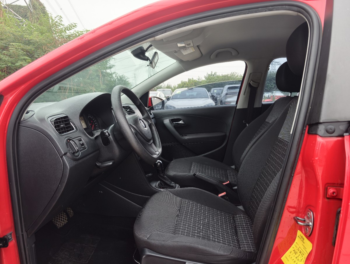 Volkswagen Polo 2015 car image #5