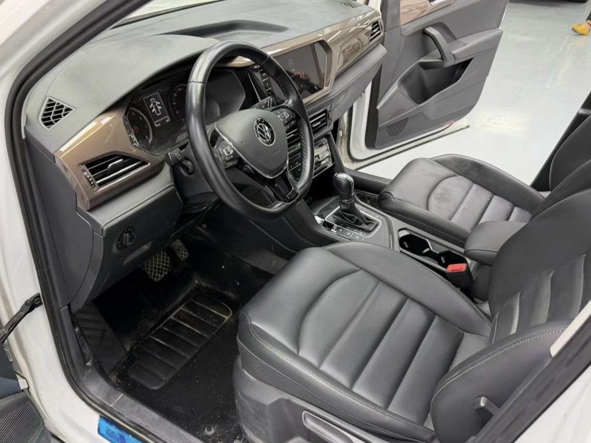 Volkswagen Tharu 2021 car image #4