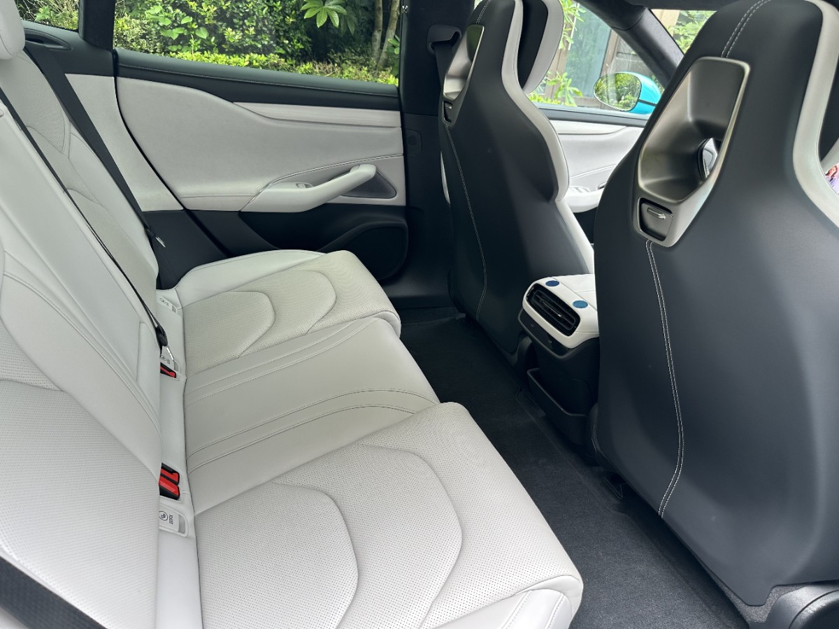 MI SU7 2025 immagine di auto #5