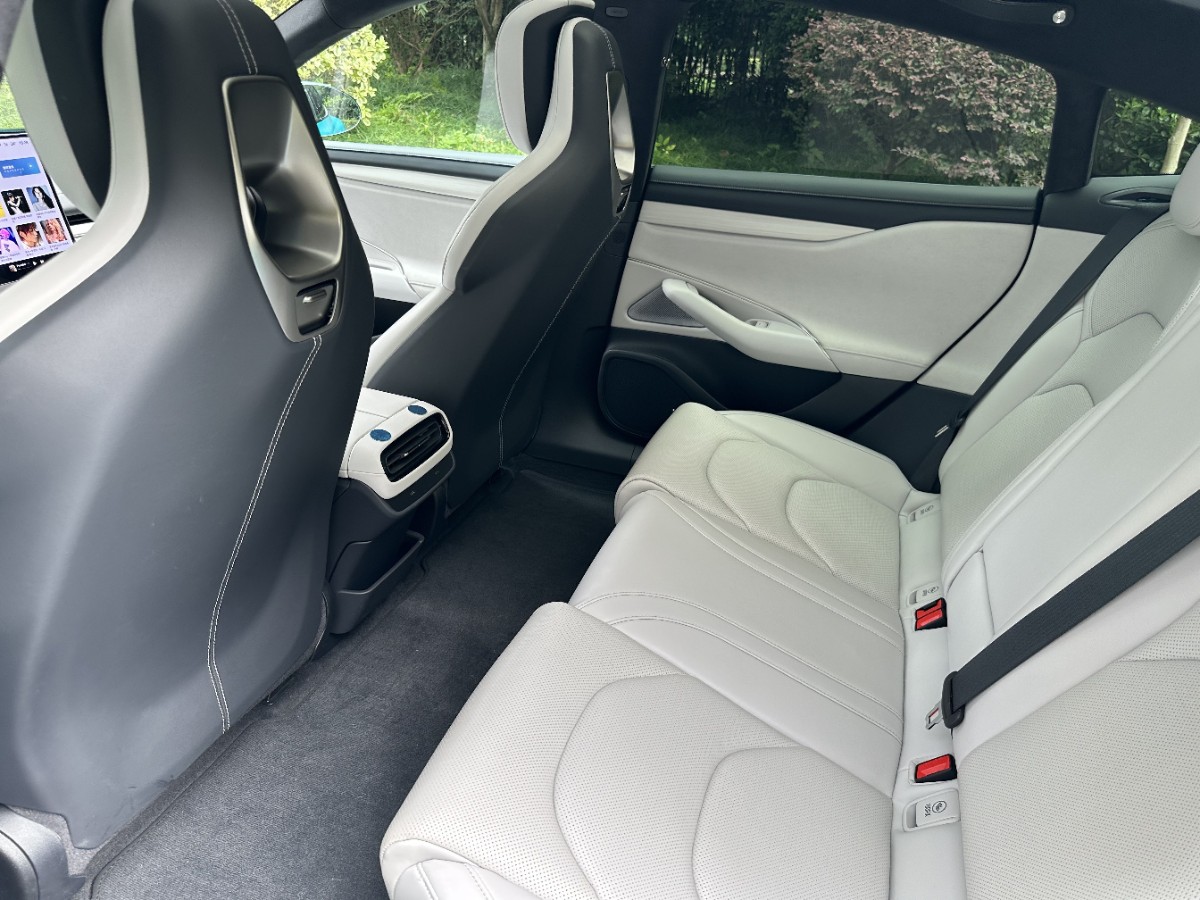 MI SU7 2025 immagine di auto #6