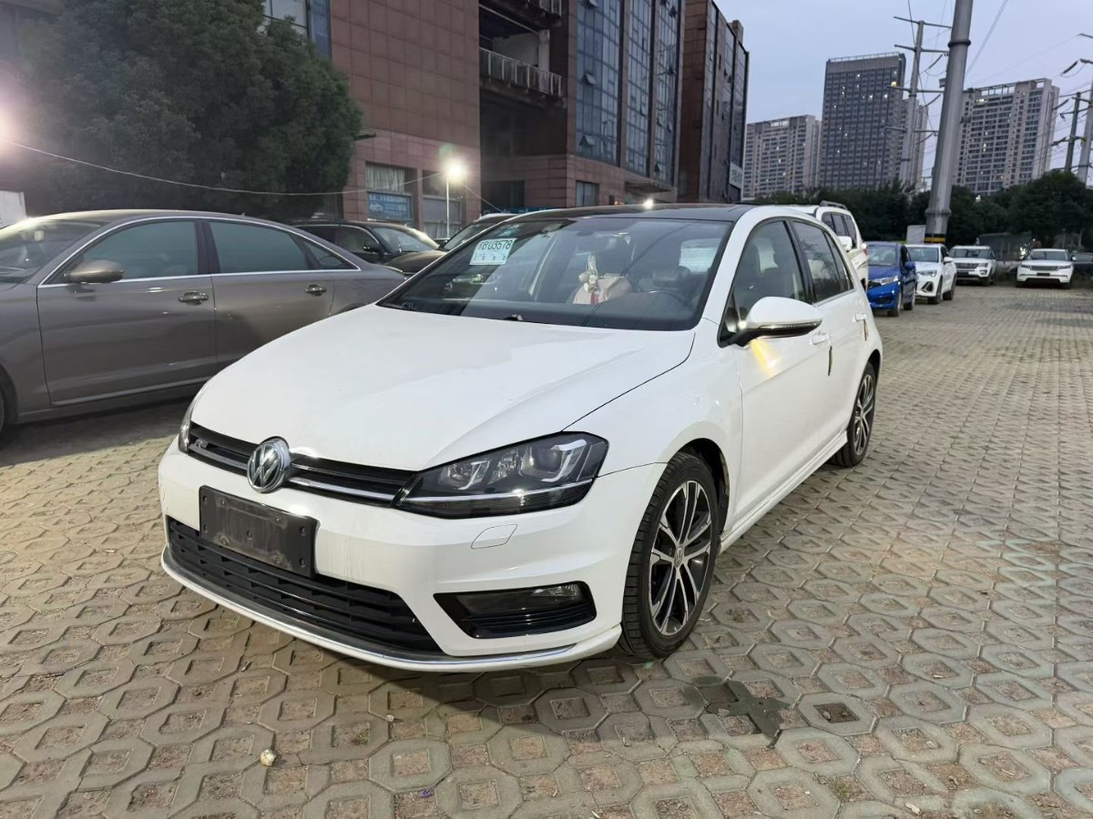 Volkswagen Golf 2017 Volkswagen Golf 2017 car image
