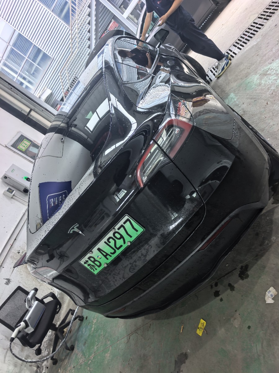 Tesla Model Y 2021 car image #3
