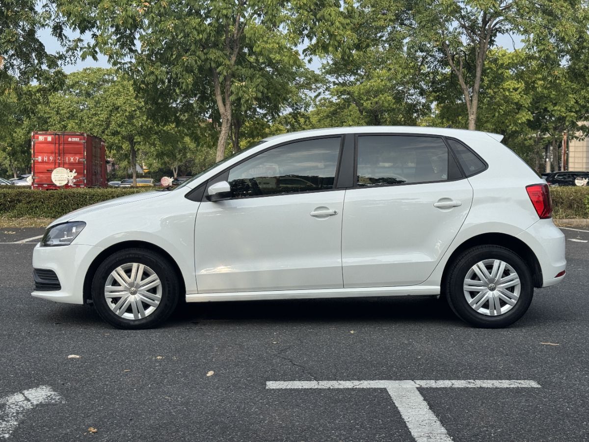 Volkswagen Polo 2018 car image #2