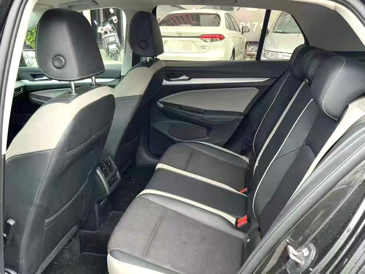 Volkswagen Golf 2021 car image #5