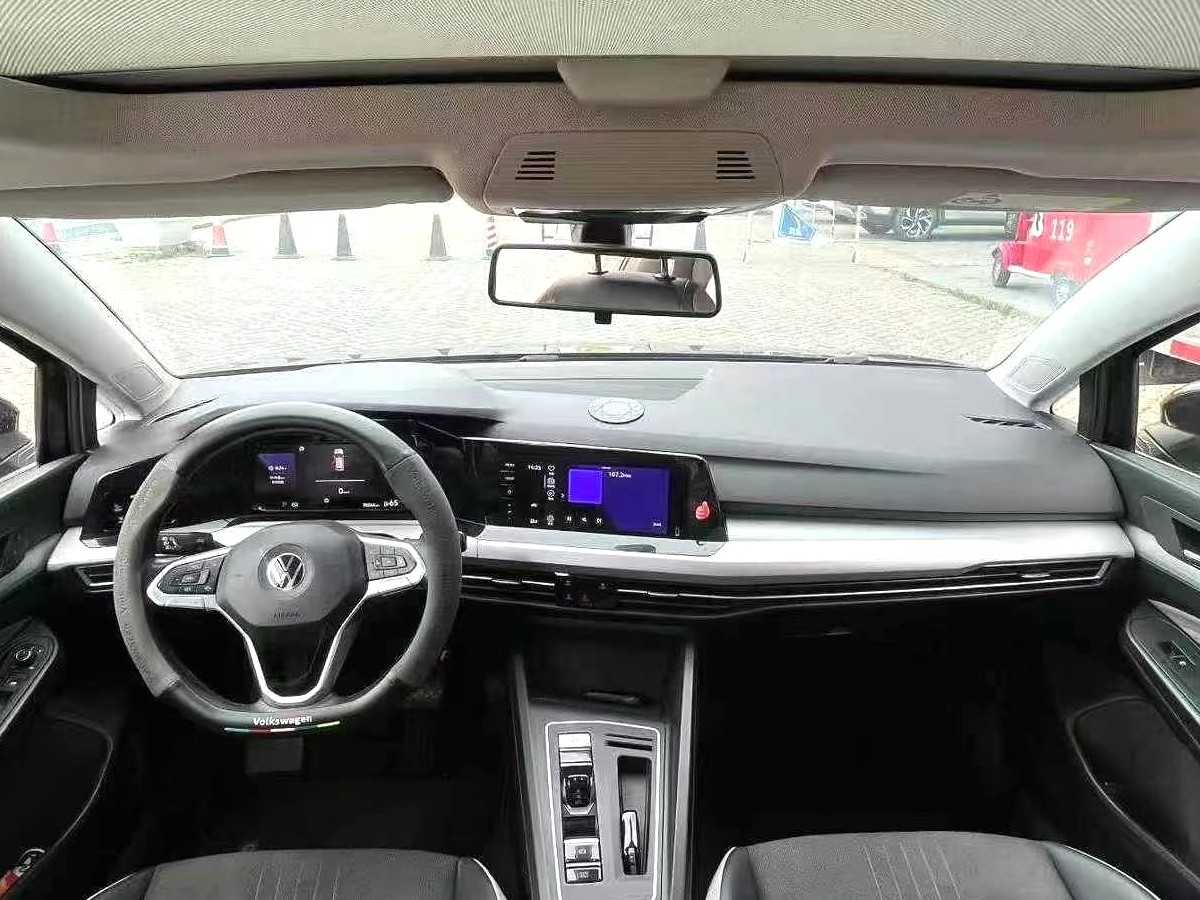 Volkswagen Golf 2021 car image #4