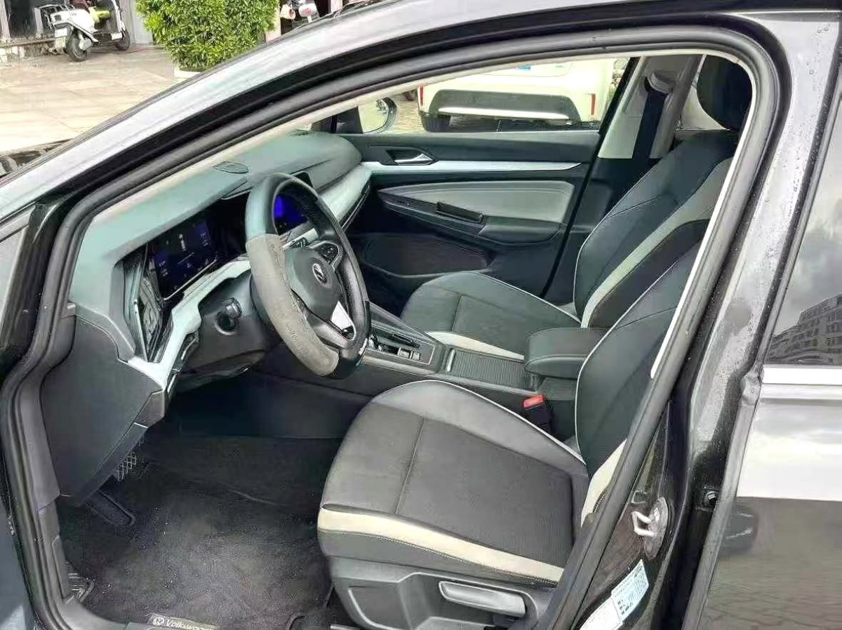 Volkswagen Golf 2021 car image #3