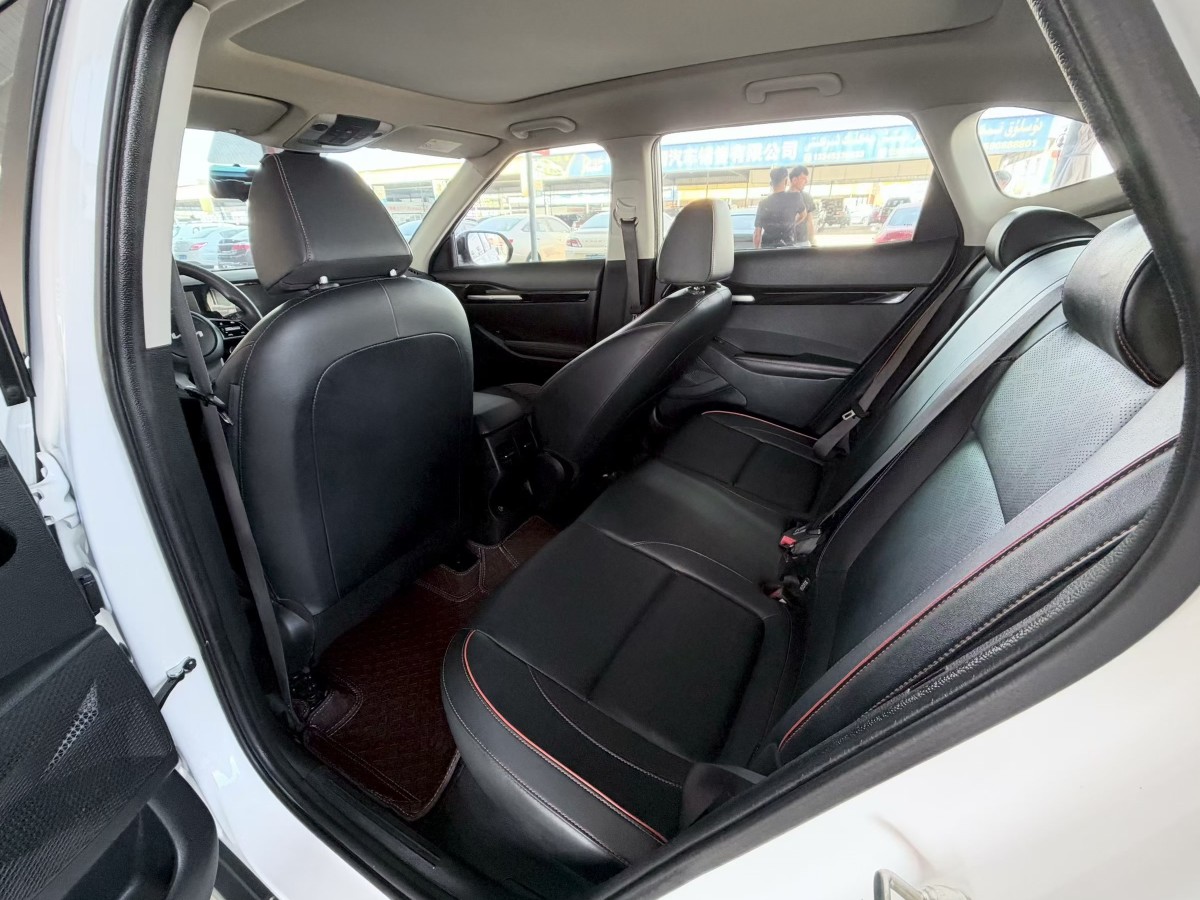 Kia Seltos 2023 car image #3