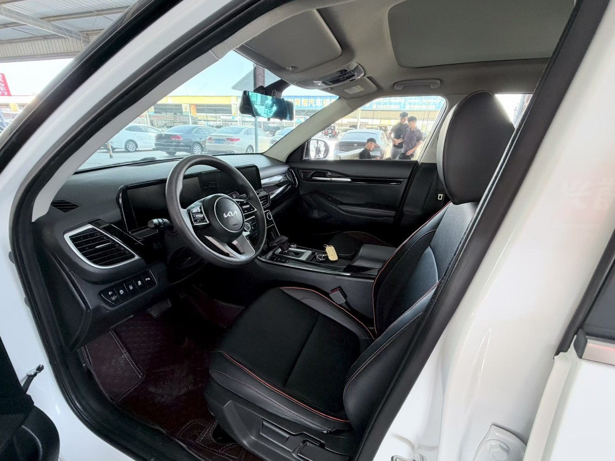 Kia Seltos 2023 car image #2