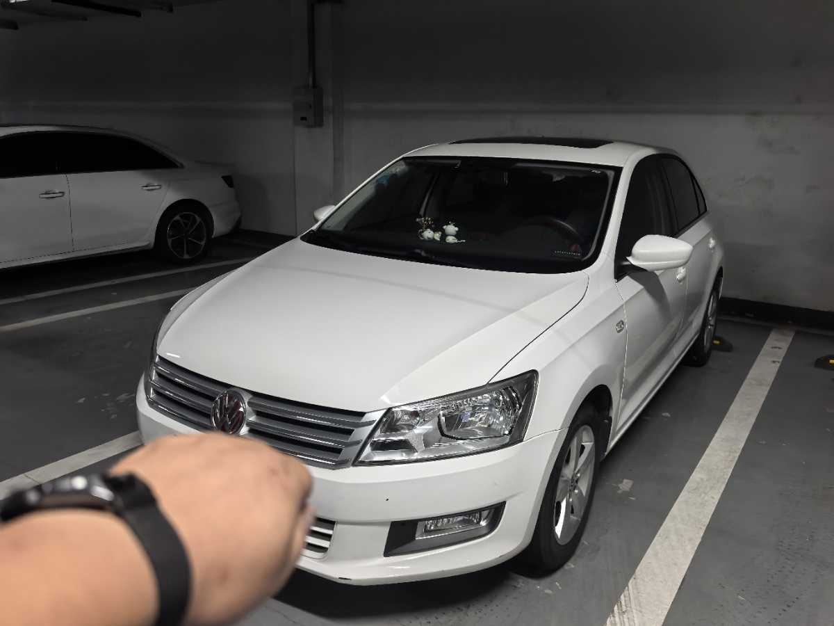 Volkswagen Santana 2015 car image #2