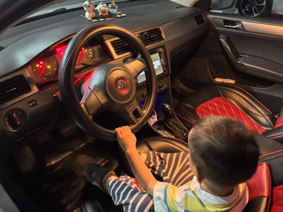 Volkswagen Santana 2015 car image #6