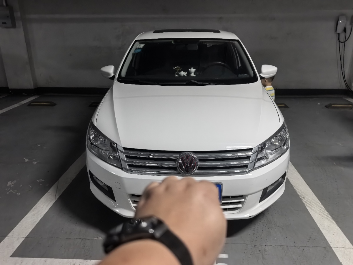 Volkswagen Santana 2015 car image 