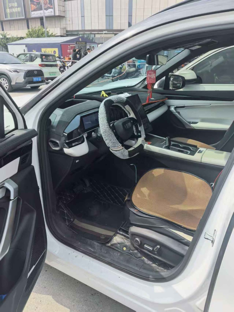 GEELY Boyue L 2024 car image #3