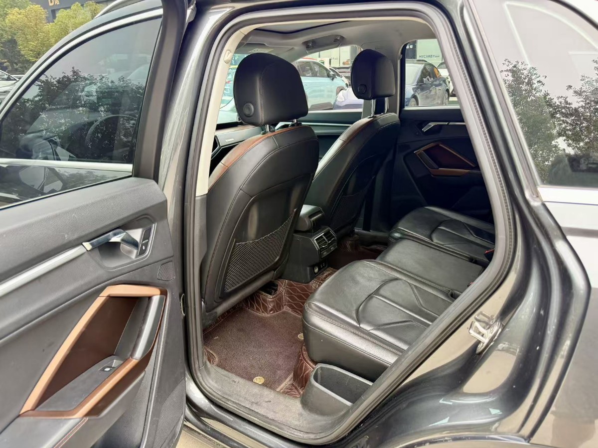 Audi Q3 2020 car image #3