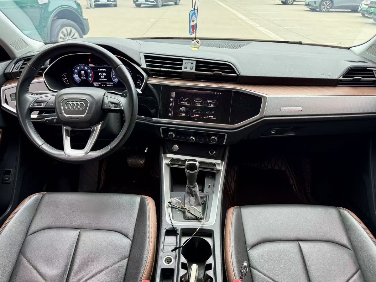 Audi Q3 2020 car image #4