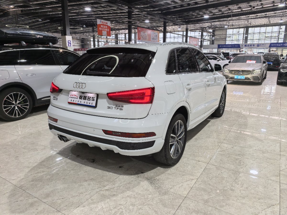 Audi Q3 2019 car image #2