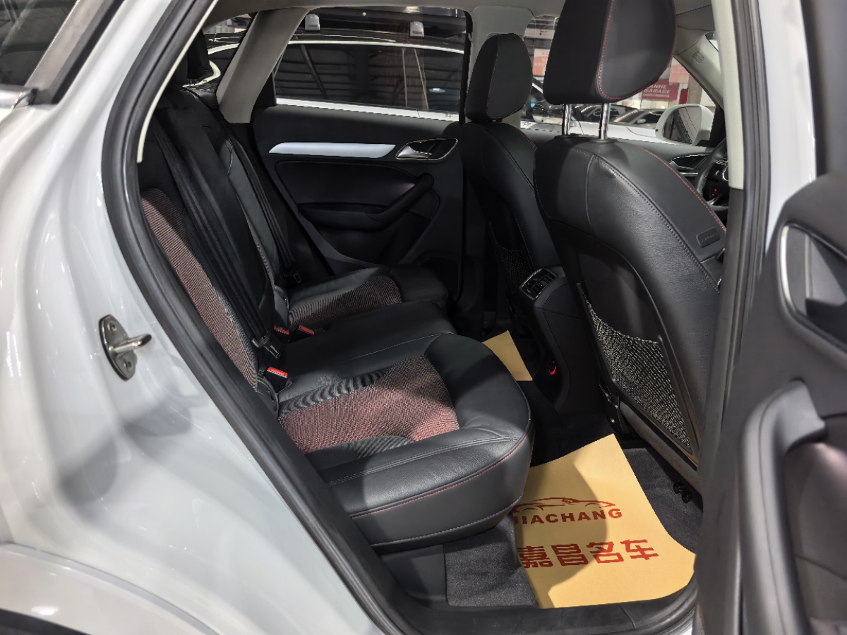 Audi Q3 2019 car image #12