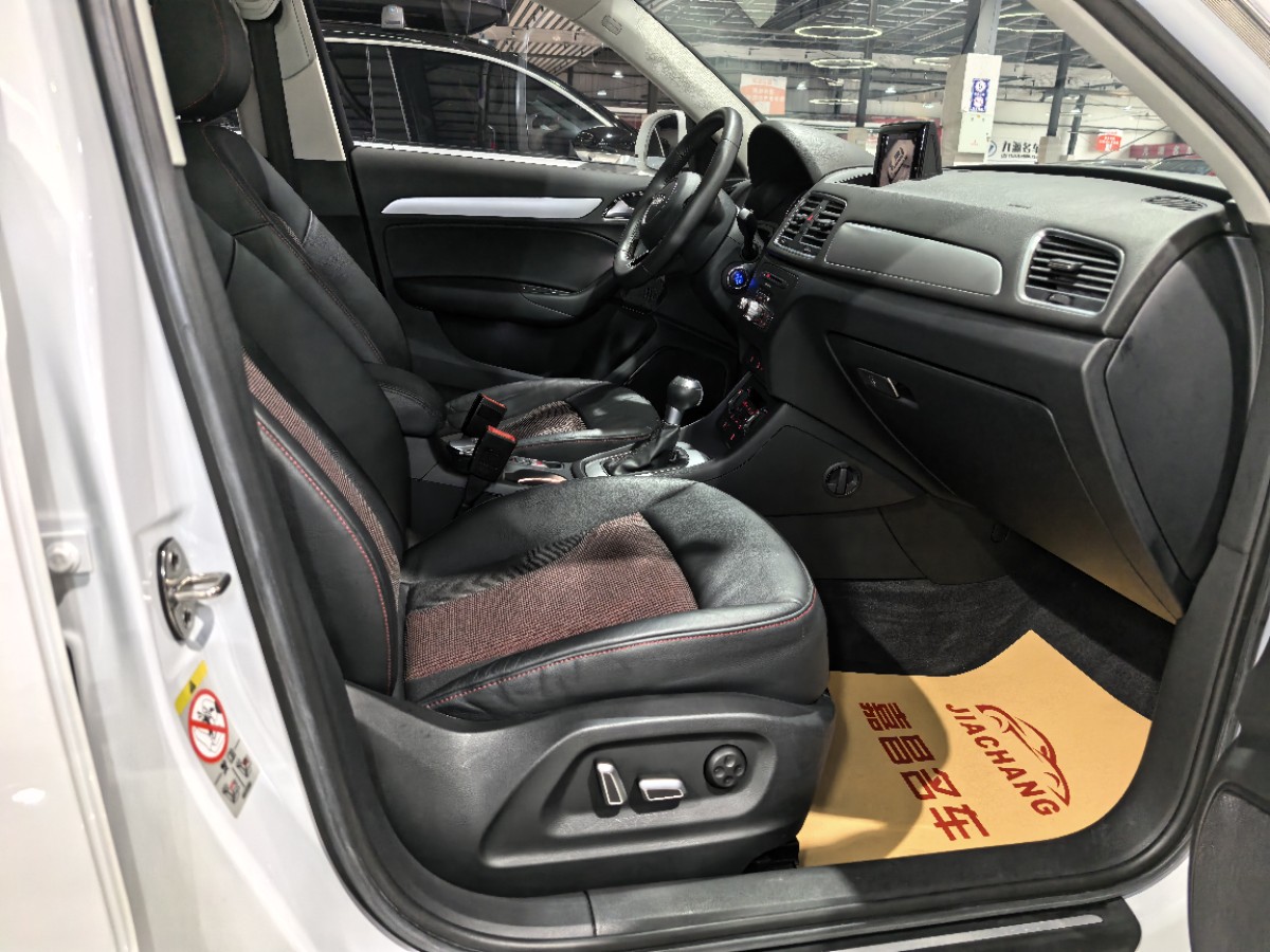 Audi Q3 2019 car image #13