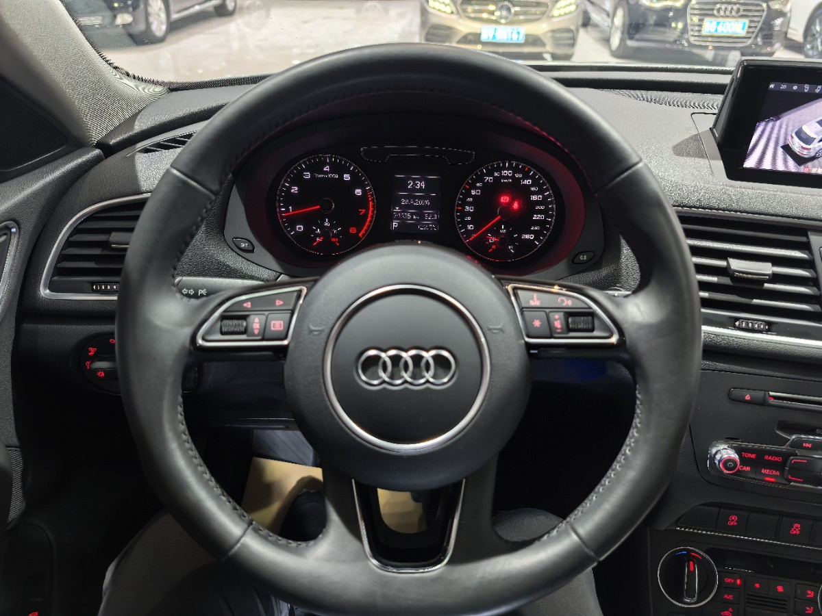 Audi Q3 2019 car image #7