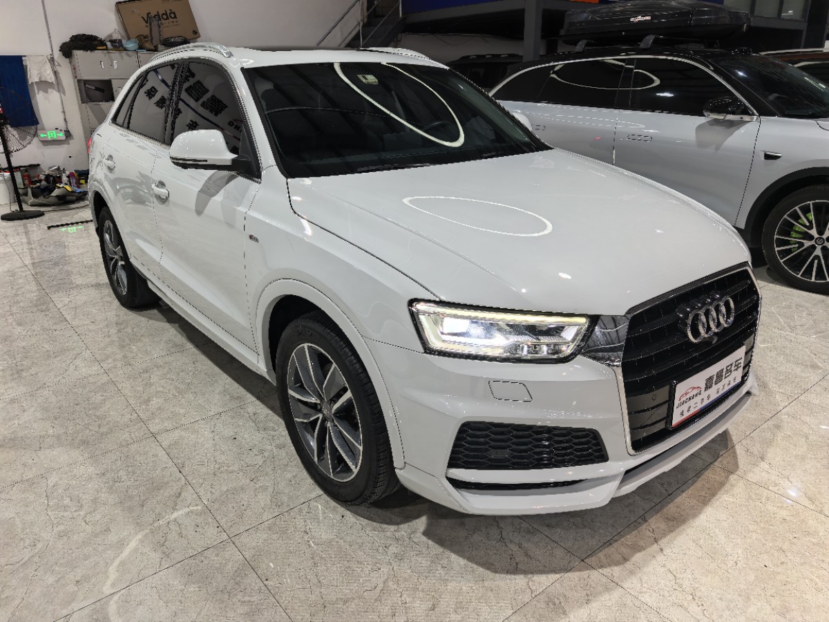 Audi Q3 2019 car image #14