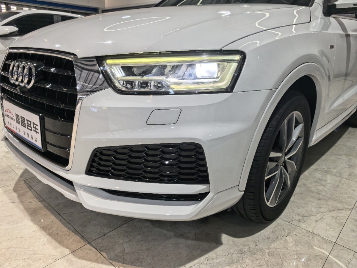 Audi Q3 2019 car image #9