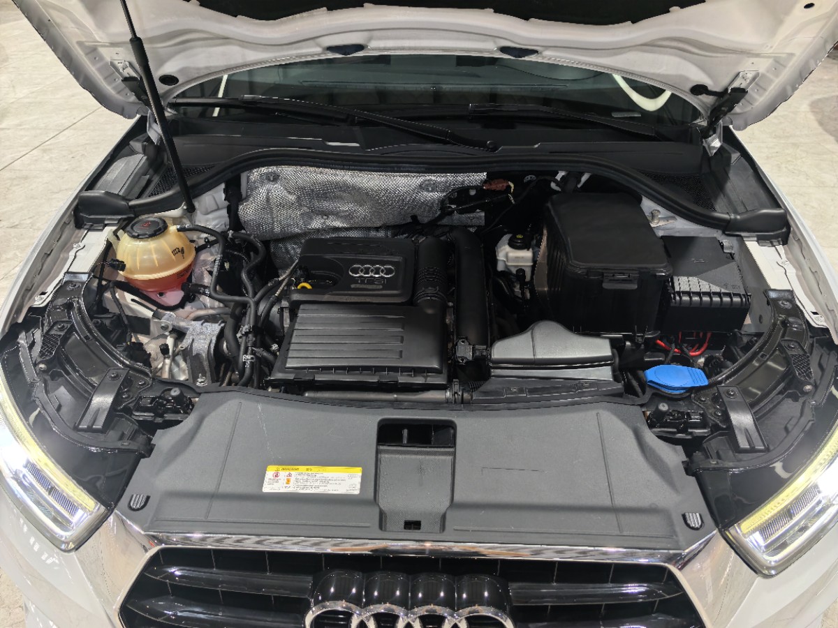 Audi Q3 2019 car image #8
