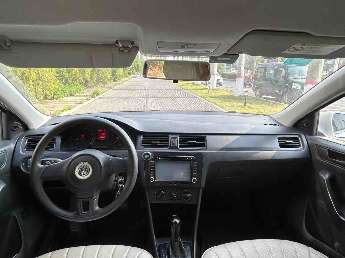 Volkswagen Santana 2015 car image #9