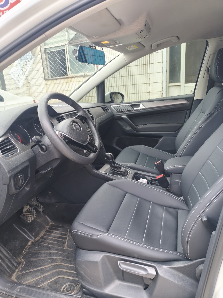Volkswagen Golf Sportsvan 2018 car image #3