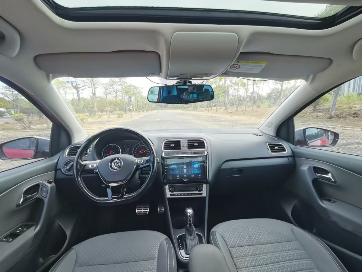 Volkswagen Polo 2016 car image #9
