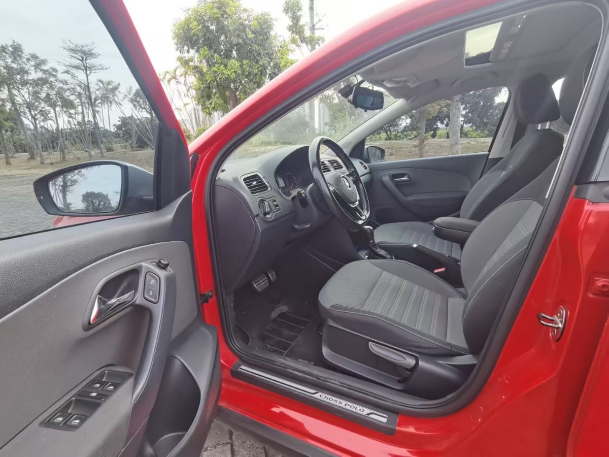 Volkswagen Polo 2016 car image #7