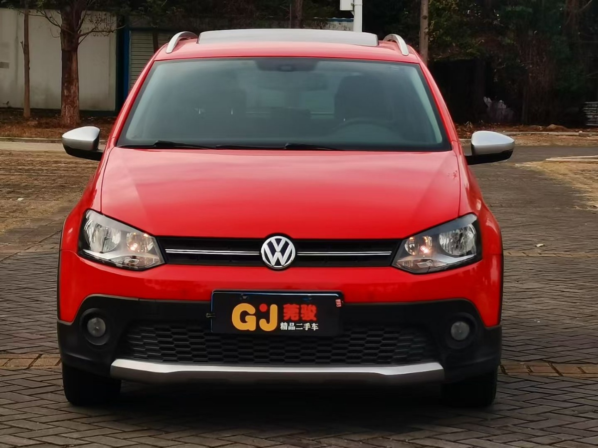 Volkswagen Polo 2016 car image #2