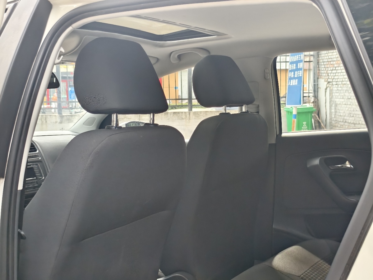 Volkswagen Polo 2016 car image #5