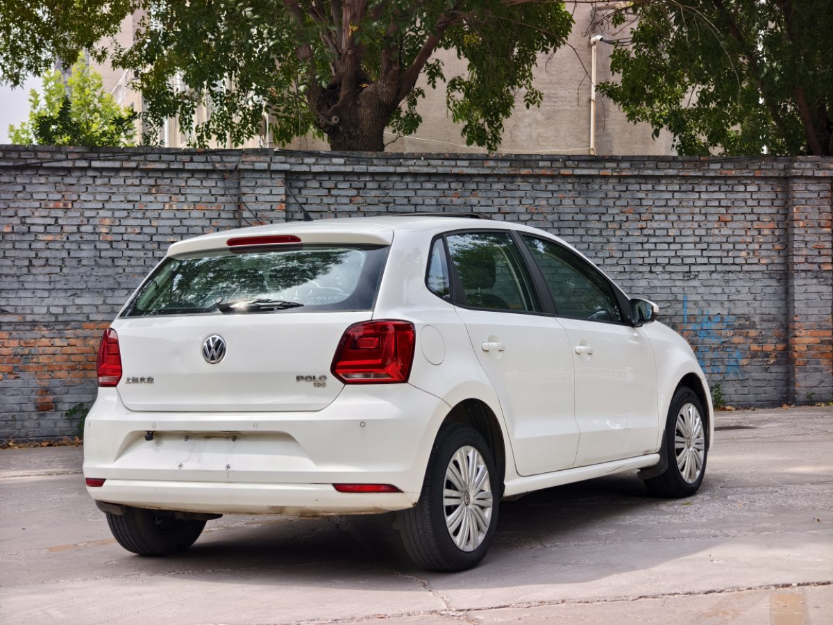 Volkswagen Polo 2016 car image #9