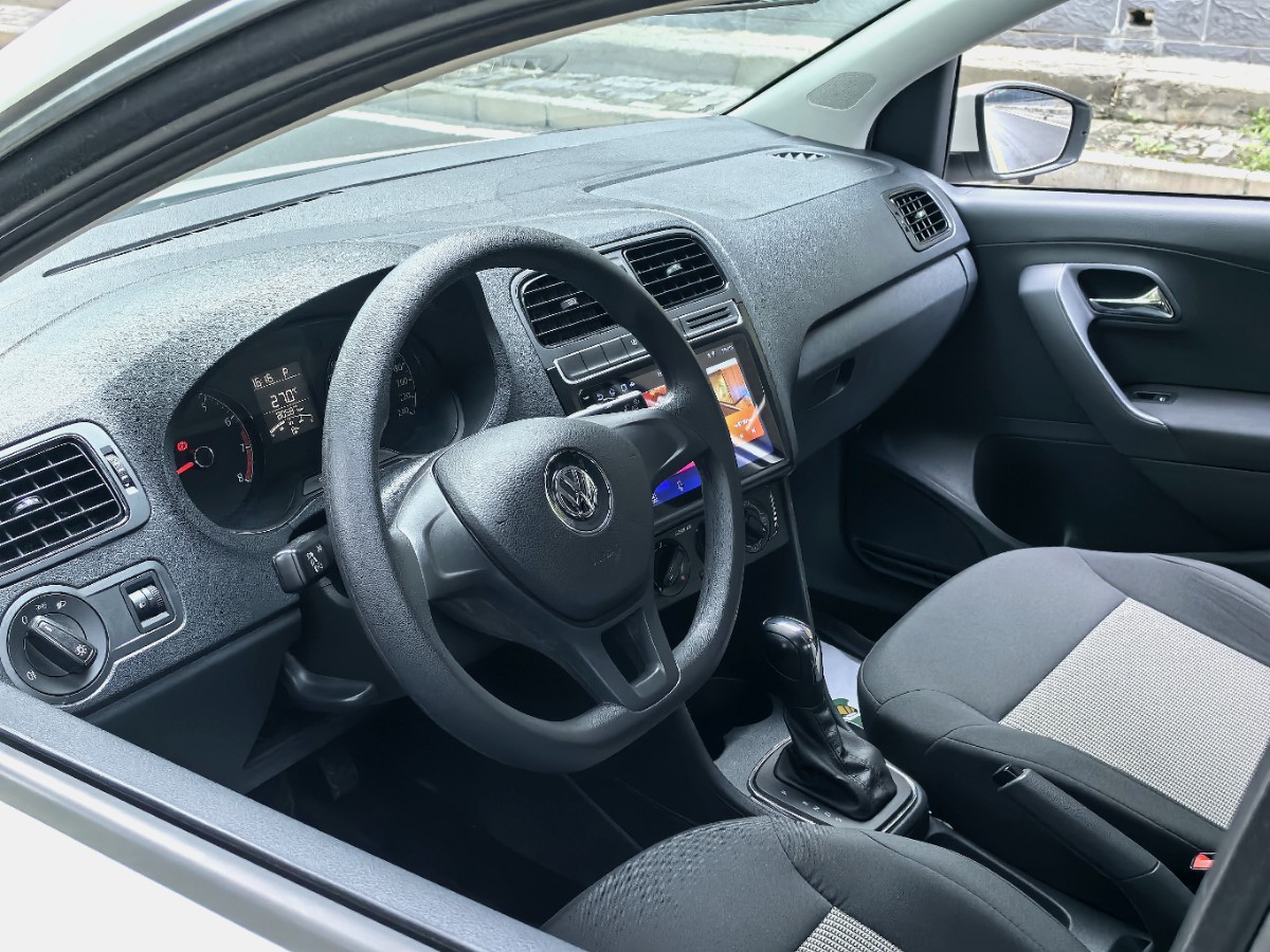 Volkswagen Polo 2017 car image #7