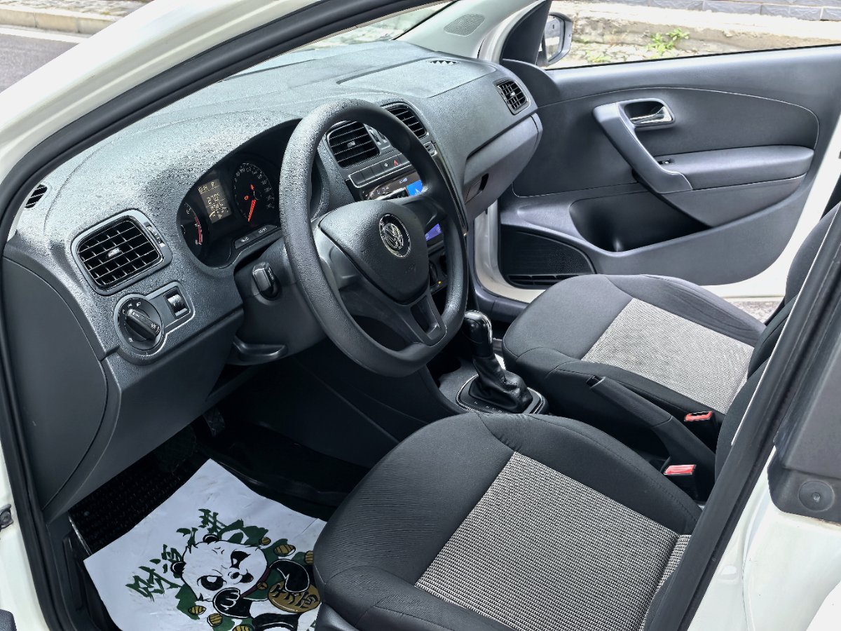 Volkswagen Polo 2017 car image #9