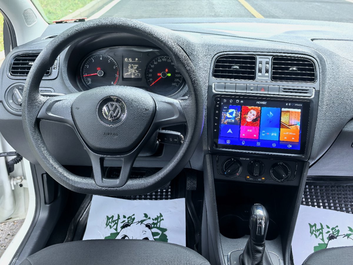 Volkswagen Polo 2017 car image #10