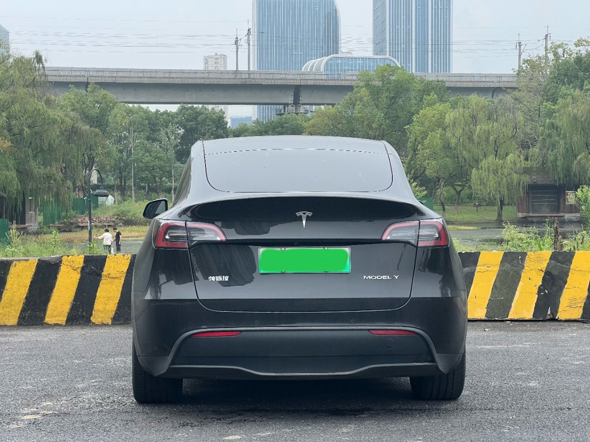 Tesla Model Y 2022 #5 Tesla Model Y 2022 car image #5