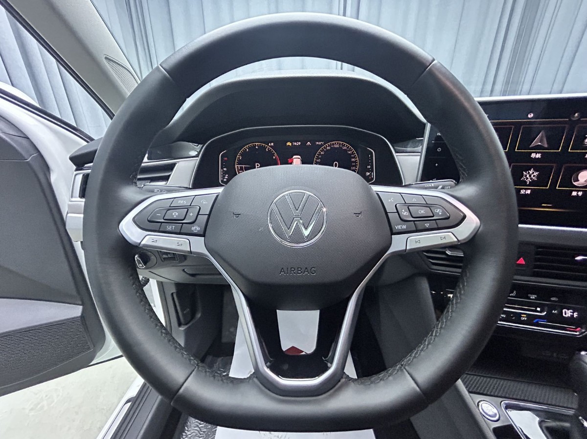 Volkswagen Bora 2022 car image #4